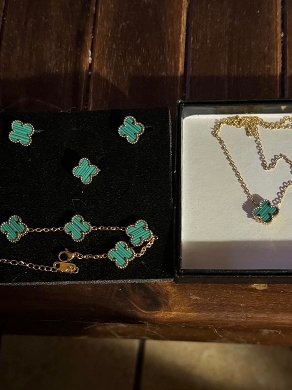 Fashion Inspired. Elegant Green Clover Jewelry Set